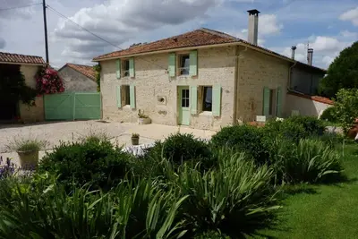 Image de Au Calme Confortable Avec Piscine Propice A La Detente Pour 6 A 8 Personnes