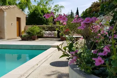 Image de Gîtes lou-cabanoun. bien être. Piscine Pool-House ( massage) jusqu'a 8 pers