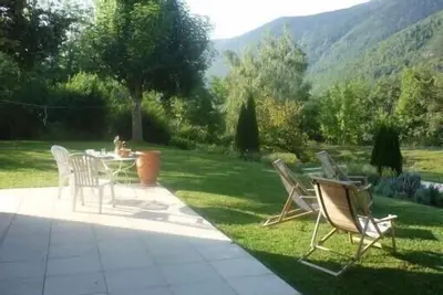 Image de Grande maison exposée plein sud, avec piscine