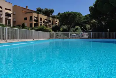 Image de Cannes  T2 de charme, jardin garage privés, clim, internet environnement arboré.