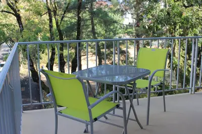 Image de Joli F2 de 48m2 avec grand balcon, confortable, très lumineux, classé 4 étoiles