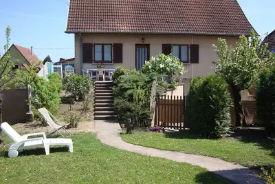 Image de Eguisheim près Colmar - dans mais ind logement ind. 2-7 pers - Cour-jardin clôt.