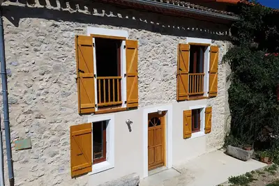 Image de Belle maison de village, entièrement rénovée, avec jardin et bbq, baignade Lac