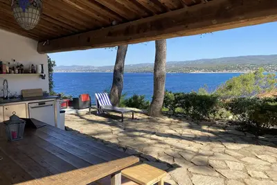 Image de Villa En Front De Mer - Plage à 50 mètres! Vue incroyable et paradisiaque!