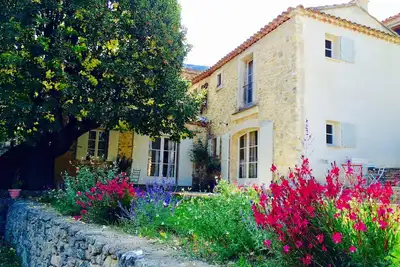 Image de Jolie maison de campagne au pieds du Luberon Ă Castellet.