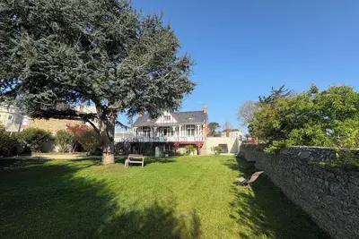Image de Belle Villa Pointe de la Malouine jardin 300 mètres plage et commerces