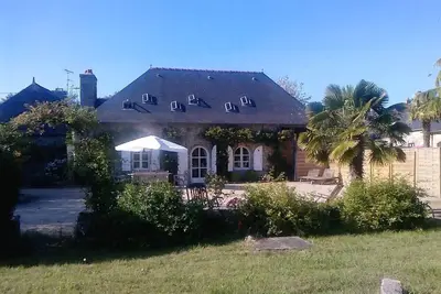 Image de Maison de Caractère, au coeur d'un site naturel, accès privé à plage.