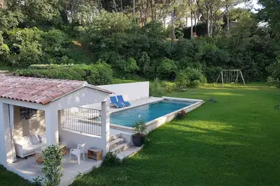 Image de Fabuleux: Maison, jardin avec soleil+ombre, grande piscine, proche du village!