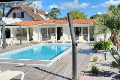 Image de Villa Monica avec piscine chauffée à 800 m de la plage - de 10 à 18 pers