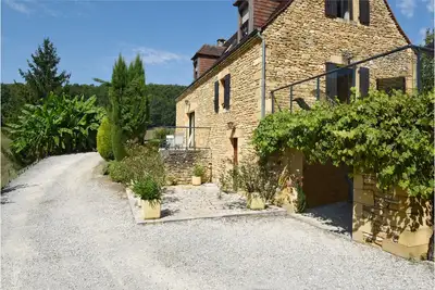 Image de Maison de caractère avec jardin et terrasse aux portes de la cité médiévale