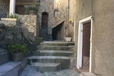 Image de Maison de village rénovée en plein cœur du village de Pietralba, classée 4 *