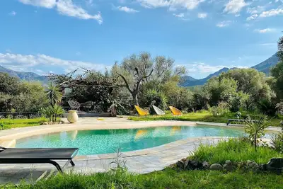 Image de Villa de charme avec grand jardin piscine paysagée vue panoramique
