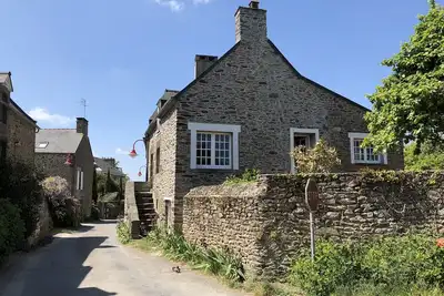 Image de Maison de charme rénovée - jardin clos - 150m plages (120m2 6 personnes)