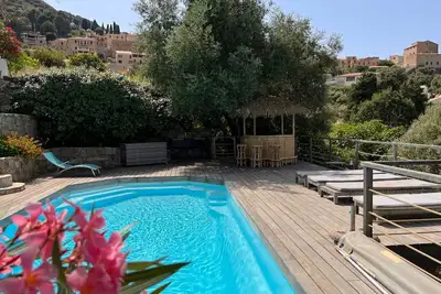 Image de villa avec piscine, climatisée, vue mer, proche village et plage