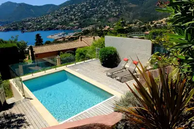Image de Villa avec piscine vue mer panoramique.