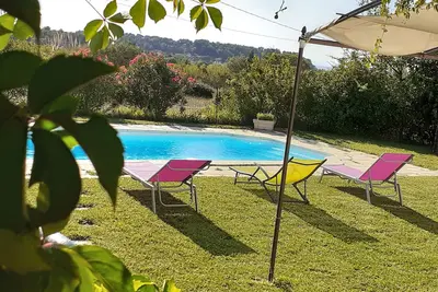 Image de gîte rural indépendant en Provence-cour clôturée-piscine privée-climatisation
