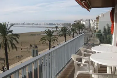 Image de Super Apartament Devant La Plage Au Centre Ville avec Grande TERRAÇE