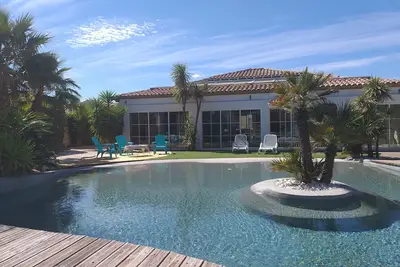 Image de Villa - piscine intérieure, Bassin californien, Jacuzzi, Sauna