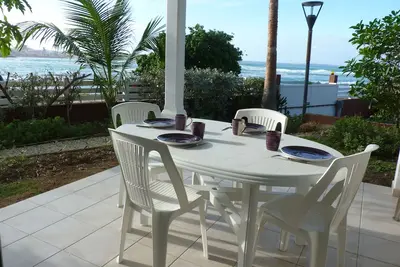 Image de Appartement T2 les pieds dans l’eau et vue sur la mer.