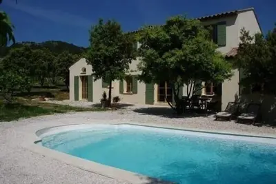 Magnifique Bastide  dans un cadre verdoyant et tranquille.