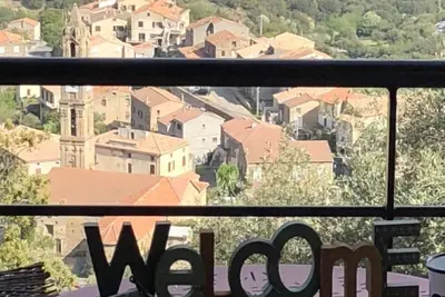 Image de Le San Petrone-Tour en pierre proche de la rivière d'Asco et non loin de la  mer