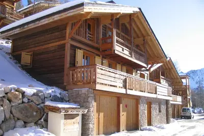 Image de Chalet Bois indépendant -Vue pistes-2 Garages en r. c. -Internet wifi-Isola 2000