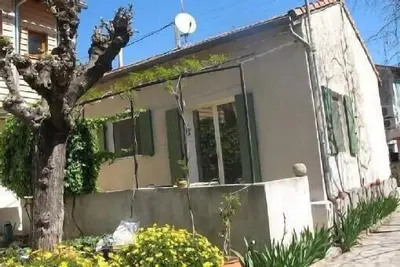 Image de Mazet climatisé avec  terrasse ombragée et spa (en option) à NÎMES