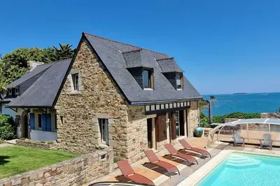 Image de Villa vue mer plage au bout du jardin piscine couverte chauffée toute l'année