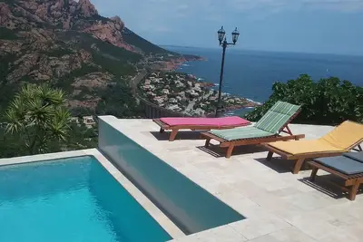 Image de Face à la grande  bleue et massif de l'Estérel, Antheor, ville de Saint Raphaël