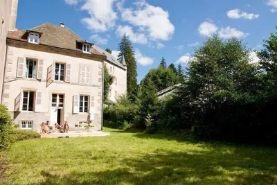 Image de Massif du Sancy, maison de famille rénovée en centre ville avec jardin