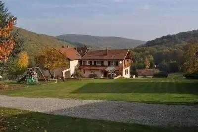 Image de Maison dans une propriété d'une surface de 2 ha dans un village de montagne. 500m