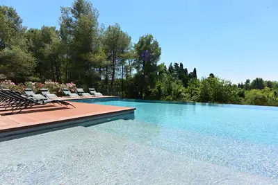 Image de Alpilles Luberon, Mas 4 étoiles, climatisé, piscine chauffée, 9 chambres 7 Sdb