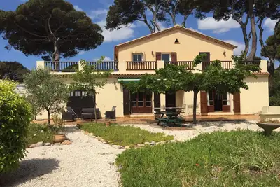Image de Grande villa à Hyères-Plage avec piscine pour 10 pers à 200m de la plage.