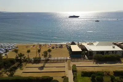 Image de Superbe appartement - Le Lavandou Galiote - Vue mer 180° - Pieds dans l'eau