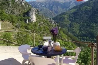 Rez de chaussé de maison avec vue exceptionnelle sur les sommets du Mercantour