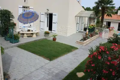 Image de Gîte laccalmie17 location de vacance 2 étoiles avec piscine à 2 Km centre ville