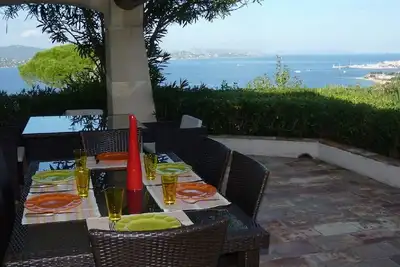 Image de Villa avec piscine et vue exceptionnelle sur la baie de Saint-Tropez
