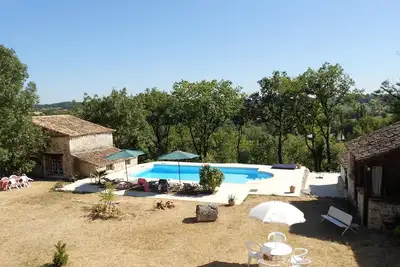 Image de Gîte privatif dans bel ensemble templier, en Périgord