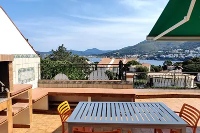 Image de Attique, terrasse 45 m2 avec barbecue et une carte postale devant les yeux! WiFi