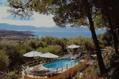 Image de The sea is 850 metres away, small stone 'pastoral style' house 7 to 8 people