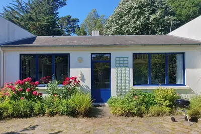 Image de Petite maison bord de mer, lumineuse, très calme, très grand jardin, Quimiac