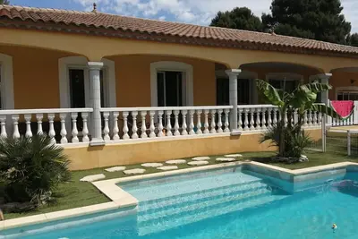 Image de Villa avec piscine proche de la mer