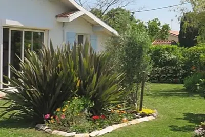 Image de Villa de charme \"La Maison Bleue\" 4 étoiles Climatisation 12 pers.