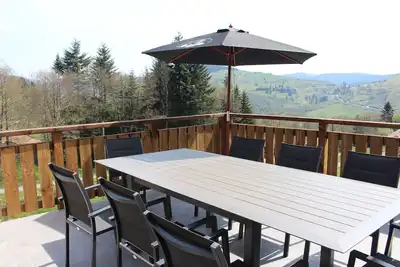 Image de Chalet en montagne, 4 chambres, 2 salles de bain, wifi, poêle à bois