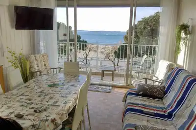 Image de Location d'un grand T2 accès direct à la plage, à côté du centre-ville