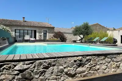 Image de Superbe villa de charme en pierre avec piscine près de Carcassonne. Vue Pyrénées