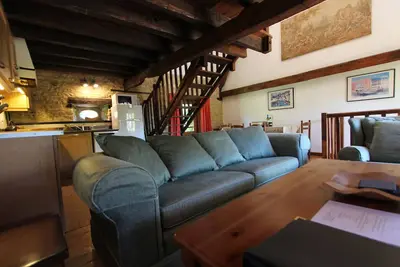 Image de gîte\" la lavande\" pour 6 personnes maximum confortable et plein de caratère
