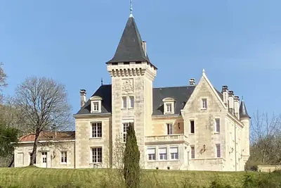 Villa climatisée au Château de Bellevue, piscine chauffée, 6 adultes + 2 enfants