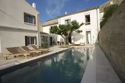 Image de Maison rustique de 10 pièces avec piscine au coeur de la ville d'Uzès