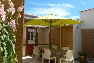 Image de Maison proche plage et tous commerces, intérieur rénové, belle cour int